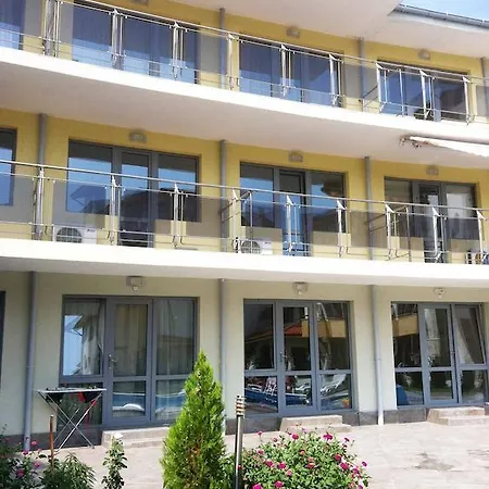 מלון דירות Black Sea View 3*